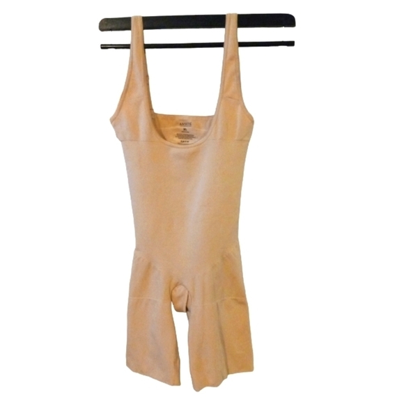 Bodysuit Accents by Spanx Neutral Tan Shapewear Adj. Strap Open Chest/Thigh XL - Picture 1 of 9